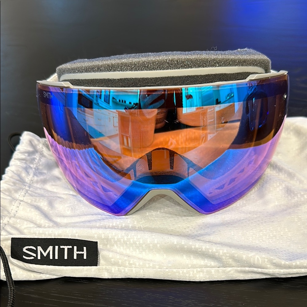 Smith Ski Goggles with Blue and Pink Lens